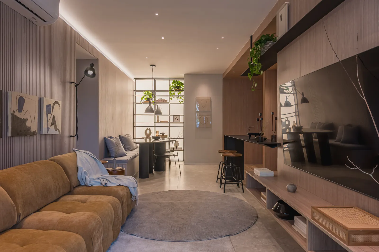 Living do apartamento decorado de 2 quartos