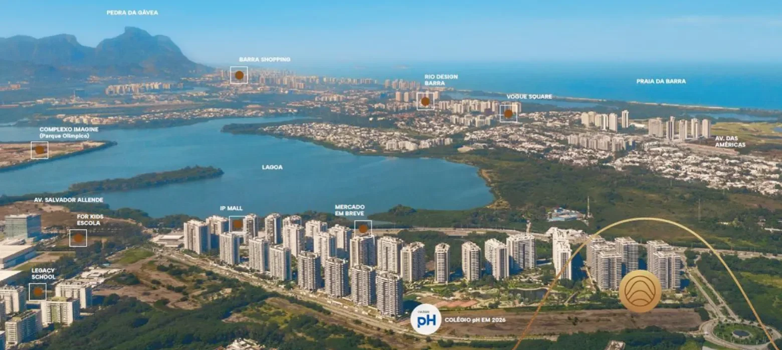 Vista aérea do Ilha Pura com a Lagoa da Barra, a Pedra da Gávea e a Praia da Barra identificadas