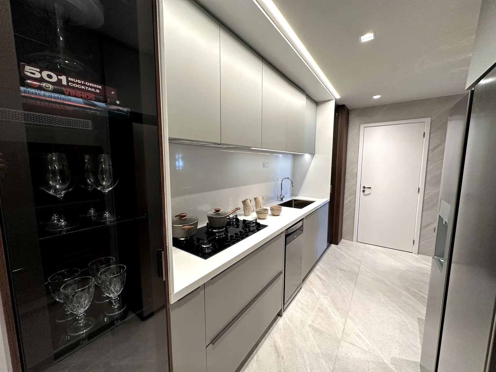 Cozinha do apartamento decorado de 171 m² do Oro by Ornare