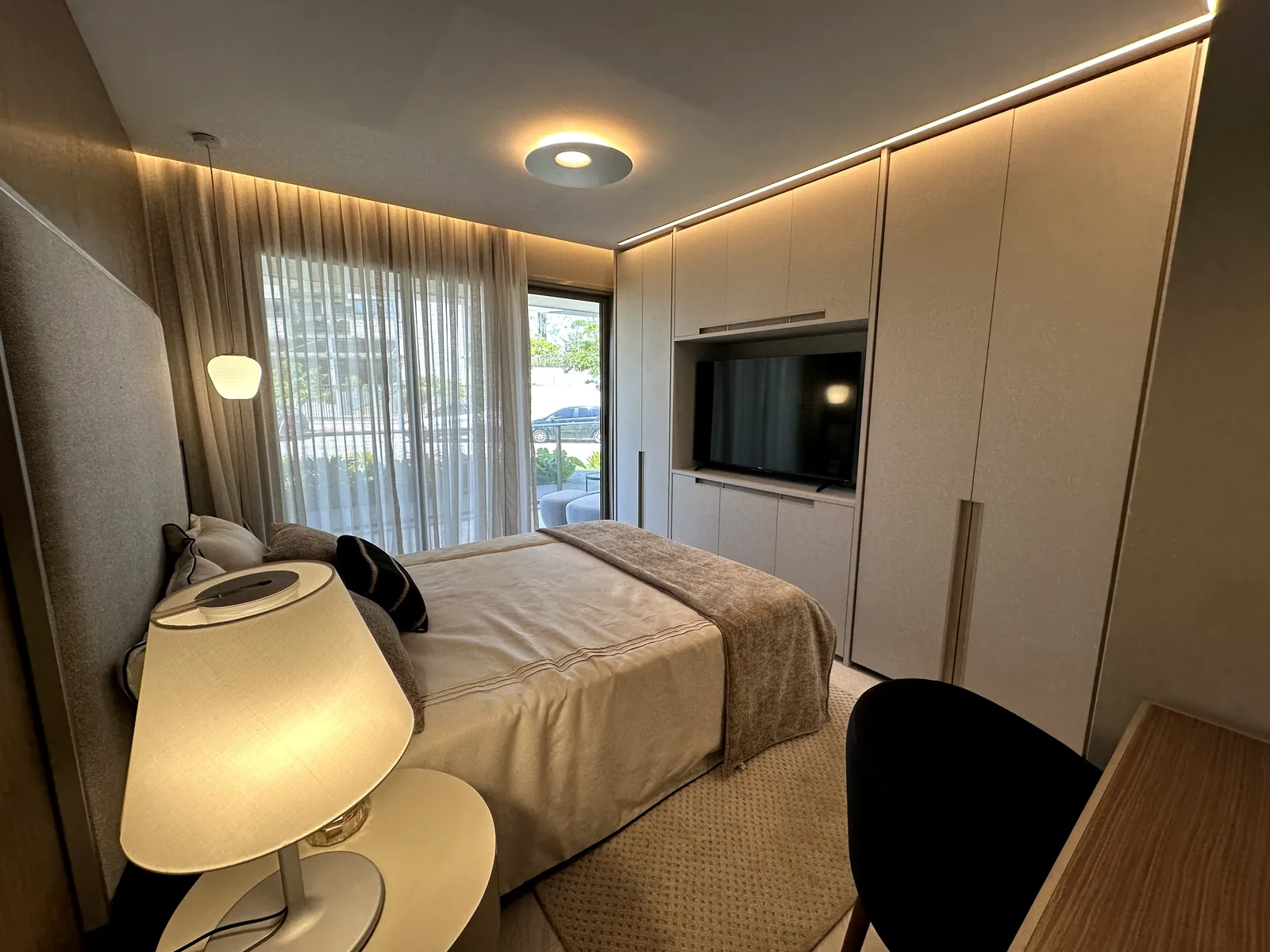 Suíte master do apartamento decorado de 171 m² do Oro by Ornare