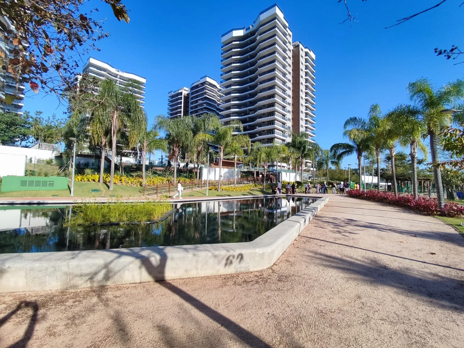 A torre vista do bairro — obra do Oro by Ornare, no Ilha Pura