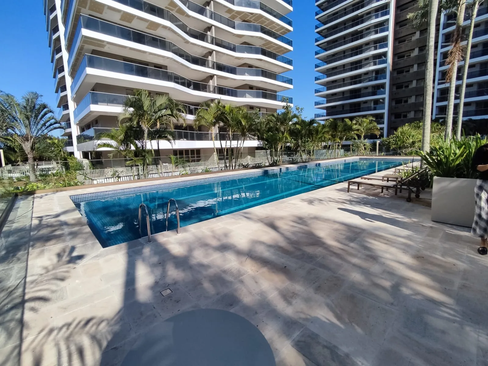 A piscina de raia — obra do Oro by Ornare, no Ilha Pura